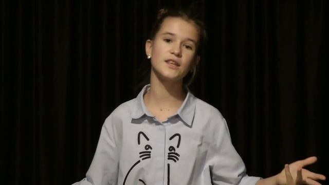 Черевкова Арина читает стихотворение Н. Слепаковой "Одуванчик", декабрь 2022