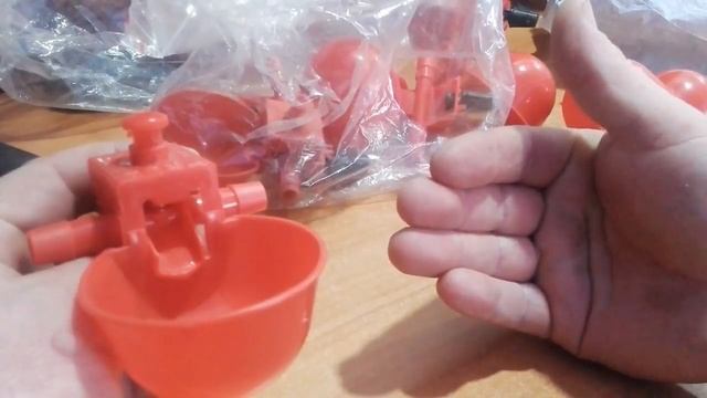 Чашечные поилки для перепелов Деревенская жизнь