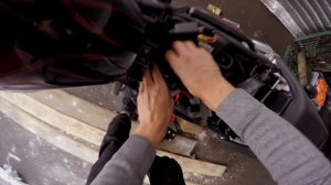 Замена аккумулятора на мотоцикле Yamaha V-MAX 1200
