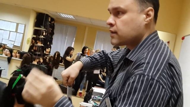 Отчёсывание пряди от поверхности головы