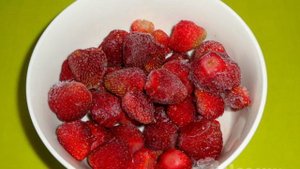 Компот из вишни и клубники