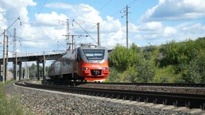 Электропоезд ЭП3Д-0085 с приветливой бригадой.