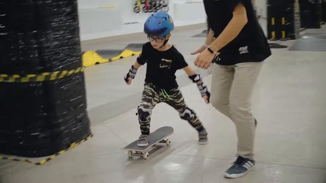 Школа скейтбординга в EXTREME KIDS смотреть онлайн