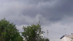 Надвигается шторм, снес все что было на земле