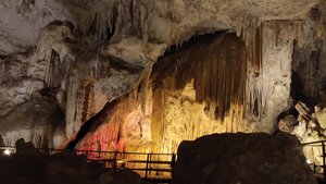 Алмазная пещера Diamond Cave на полуострове Рейли в провинции Краби Таиланд