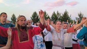 Огромные Хороводы на фестивале Перволетье
