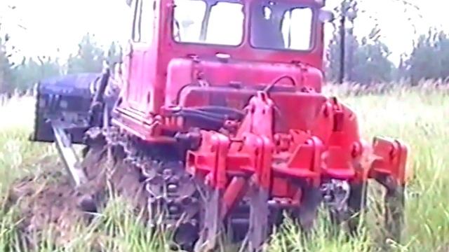 Алтайский тракторный завод Т 4А с плугом, культиватором, рыхлителем и сеялкой 1992г смотреть онлайн