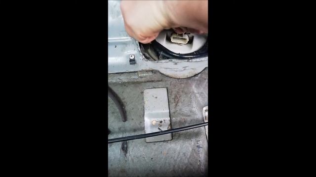 Как отсоединить топливные трубки от бензонасоса Форд мондео 3 смотреть онлайн