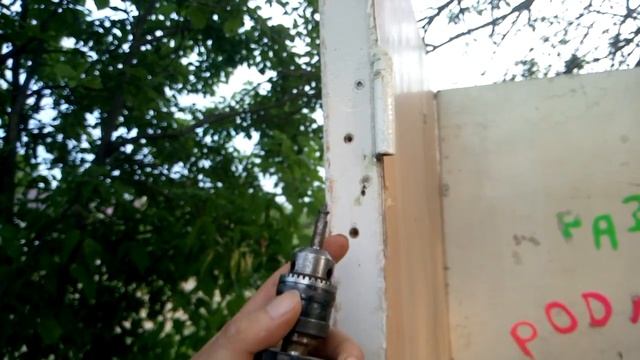 Как выкрутить шуруп с разбитыми шлицами