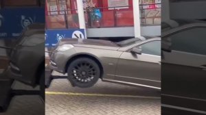 Авто вырвался на свободу.