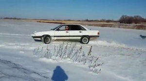 Ауди 100 покатушки по снегу!!!