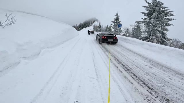 SKIING EXTREME - PULLING SKIERS with my 900hp Nissan R35 GTR and EVO X - OG Schaefchen смотреть онлайн