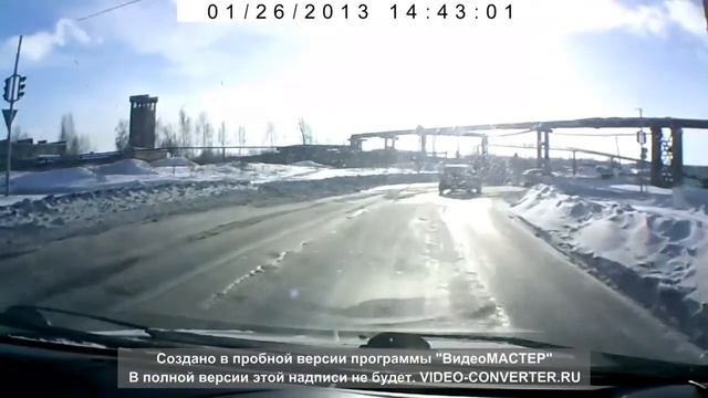 В Нижнем Тагиле на дорогу выехал ТАНК! смотреть онлайн