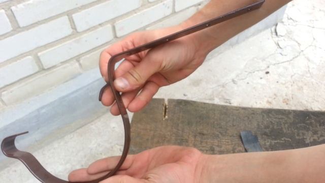 Чем изогнуть кронштейны под водосточный жолоб. Установка ливнёвки RainWay смотреть онлайн