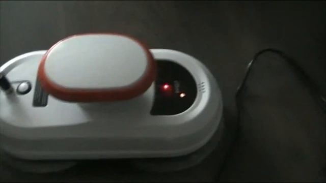 Обзор на Робот мойщик окон dBot W100/стеклоочиститель/Робот-пылесос для стекол, зеркал, кафеля смотреть онлайн