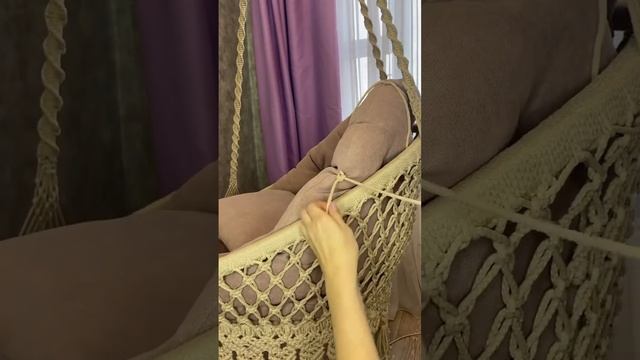 Ее еще называют «елочка», узелковая цепочка. Плетут ее из левых и правых петельных узлов.