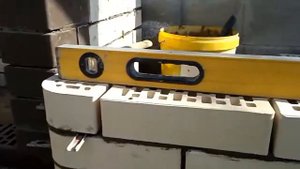 Небольшая уличная печь из клинкерного кирпича для дачи