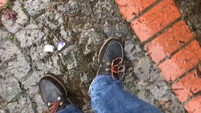 navy timberland on a rainy day... смотреть онлайн