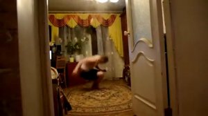 Разбил люстру с вертушки