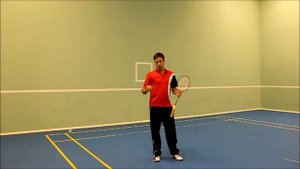 Удар сверху в бадминтоне форехэндом