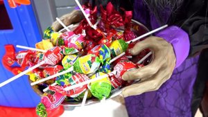 Diana and Roma kids stories about Halloween