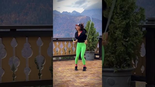 ?A JUMP ROPE CHANGES LIFE | ТАНЦЫ СО СКАКАЛКОЙ????♀️?? #skipping #jumprope #скиппинг #fitness смотреть онлайн