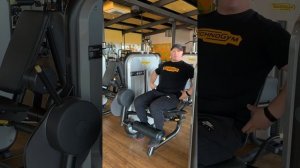 Ноги. Разгибание ног в тренажере Technogym.