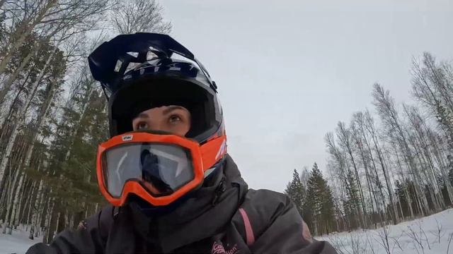 Я с Бурей еду в Глэмпинг "KRUTOY", чтобы зимой покататься на снегоходе в первый раз. смотреть онлайн