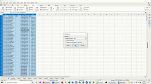 This video explains how to create a Pivot table in LibreOffice Calc