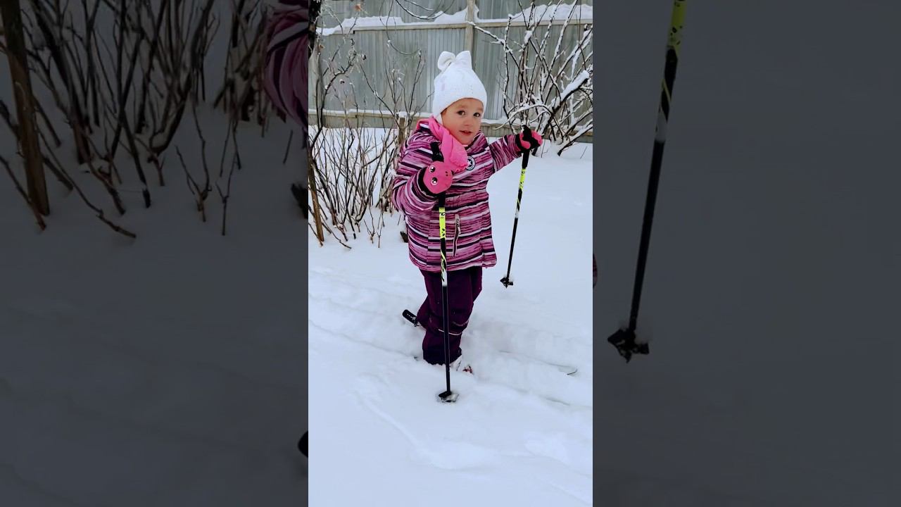Первый раз Ника и Ариша на  ⛷️ лыжах #приветяника #лыжи #подпишись #arisha #зима #детивидео #nika
