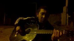 песни под гитару Ильзат на невском проспекте у бара