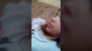 Накачивают губы бутылкой