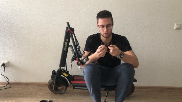 Устранение люфта руле электросамокатеа Kugoo max speed, M4 PRO смотреть онлайн