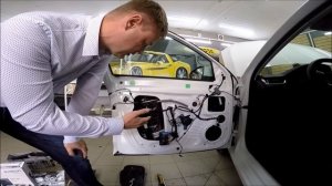 Skoda Octavia A7 установка сабвуфера, технология стелс в крыло.