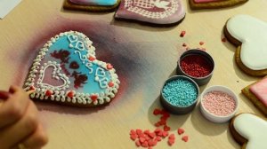 Покрываем пряники АЭРОГРАФОМ к 14 февраля!