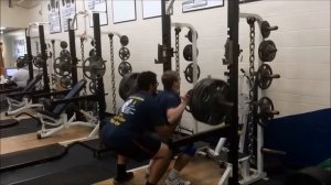 18 yr old squats 200 kg high bar