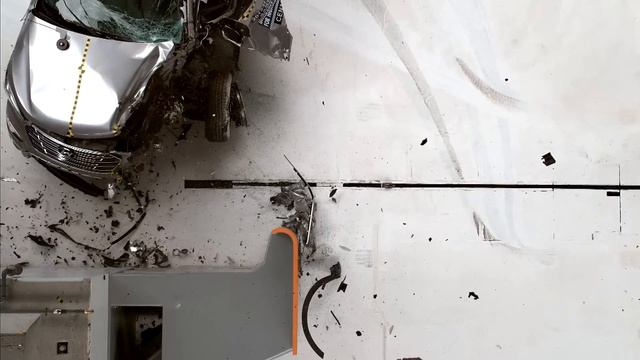 2015 Hyundai Santa Fe driver-side small overlap IIHS crash test смотреть онлайн