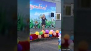 На теплоходе музыка Играет