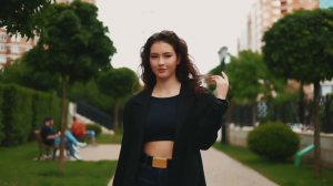 klip lezh devushka 01