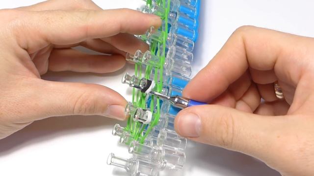 Браслет ДОМИНО из резинок Rainbow Loom Bands. Урок 387 | Bracelet Rainbow Loom смотреть онлайн