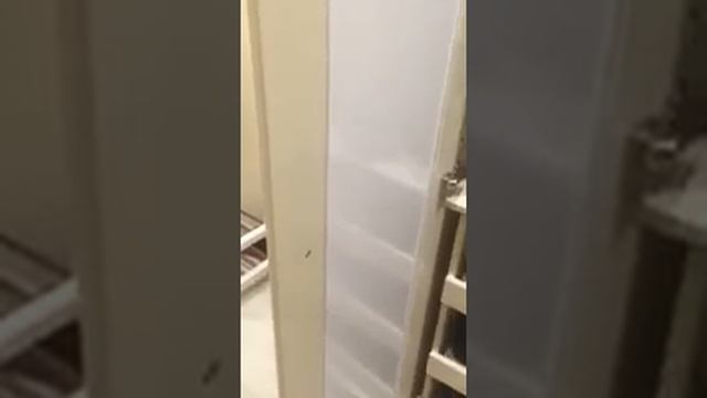 Шкаф в прихожую с выдвижными полками для обуви