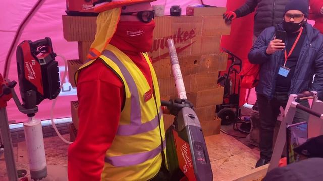 Сверлим, пилим, режим без электричества Red Storm 2022 Технология MX от компании Milwaukee смотреть онлайн