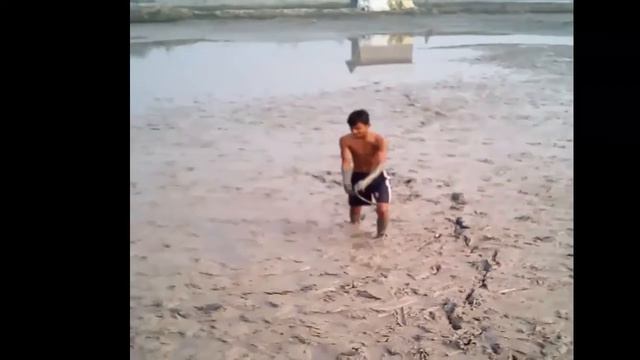 DILWALA KHILADI hunting Water Snake for eat – makes Planet Earth look like a Hollywood movie смотреть онлайн