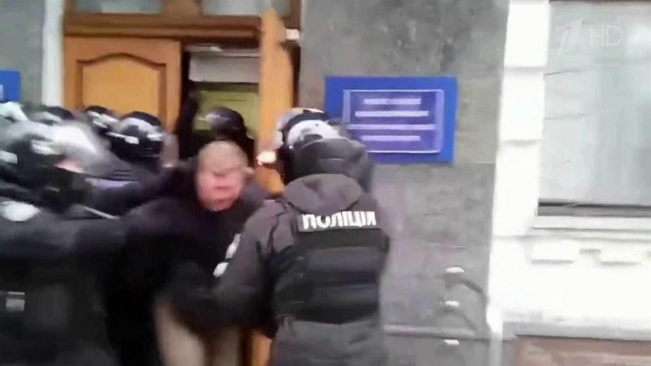 В Киеве задержаны около 40 радикалов, которые пошли на штурм управления полиции