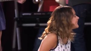 Виолетта поет песню которая сочинила анжи