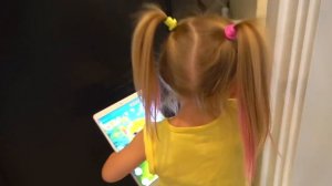 Funny Talking Cats - Alisa plays with one !