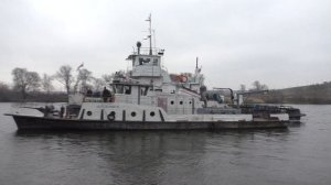 Буксир-толкач Разлив с обстановочным теплоходом Путейский-16 Отчаливают от берега в Бронницах