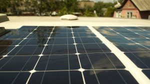 Приклеил солнечные панели на караван.