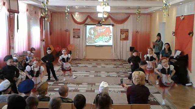 Танец на 9 мая в детском саду (Смуглянка)дети 5-6 лет. Моб. версия.mp4