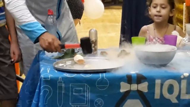 Опыты с жидким азотом смотреть онлайн